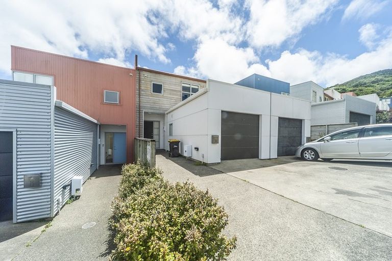 Photo of property in 74 Saddleback Grove, Karori, Wellington, 6012