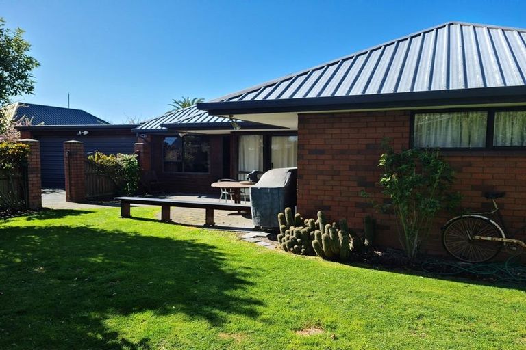 Photo of property in 8 Nortons Road, Avonhead, Christchurch, 8042