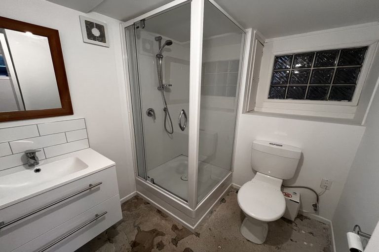 Photo of property in 17 Highland Avenue, Titirangi, Auckland, 0604