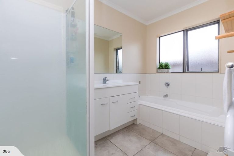 Photo of property in 4 Kalmore Place, Flat Bush, Auckland, 2016