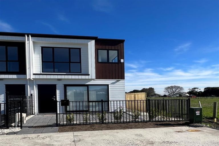 Photo of property in 1 Aramata Road, Papakura, 2110
