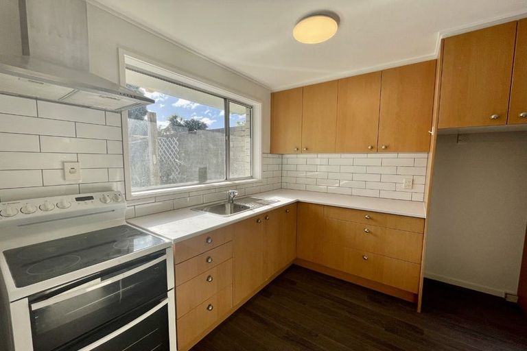 Photo of property in 7f1 Rangitane Street, Maupuia, Wellington, 6022