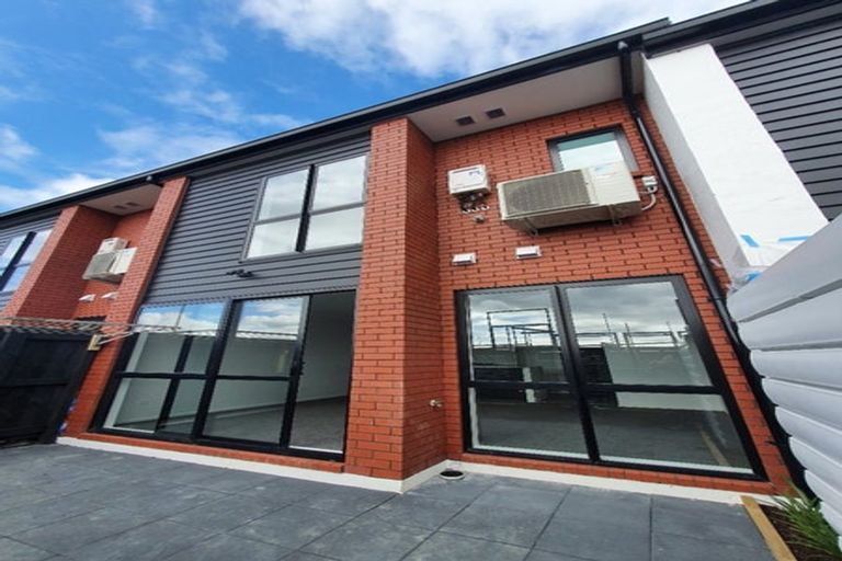 Photo of property in 2 Shortfin Place, Flat Bush, Auckland, 2019