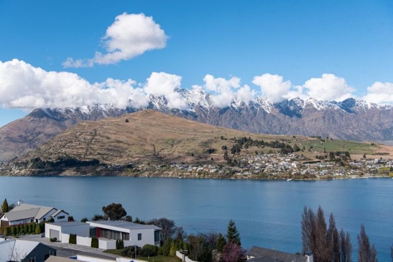 Photo of property in 8 Peregrine Place, Queenstown, 9300