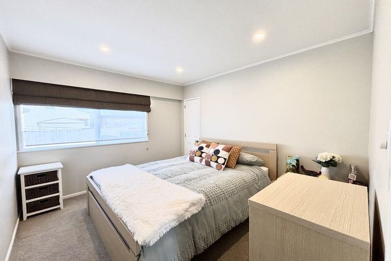 Photo of property in 31 School Road, Te Atatu South, Auckland, 0610