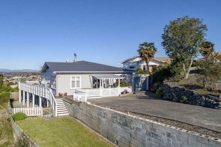 Photo of property in 14 Guys Hill Road, Hospital Hill, Napier, 4110
