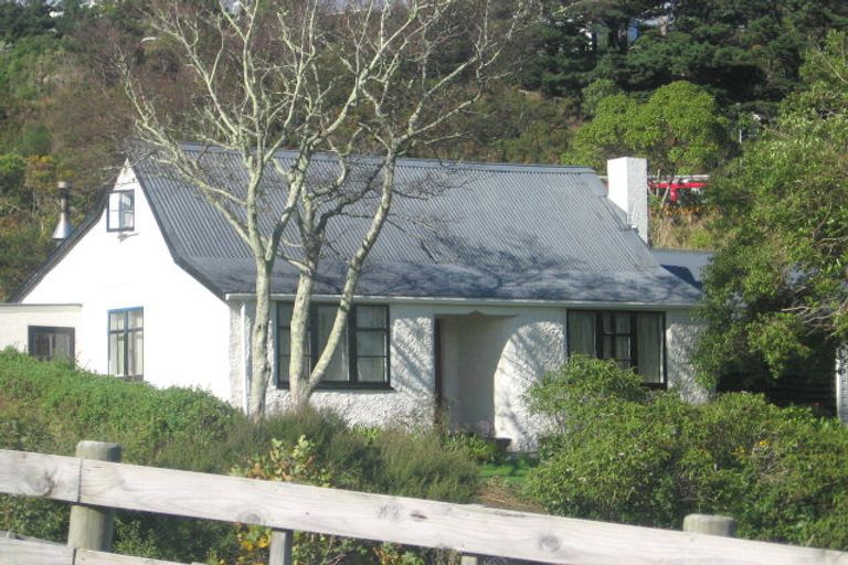 Photo of property in 1 Westchester Drive, Glenside, Wellington, 6037