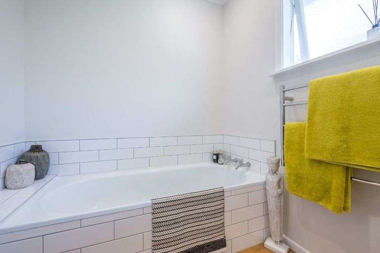 Photo of property in 7a Tawa Street, Waikanae, 5036