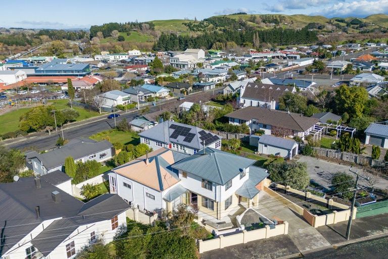 Photo of property in 31 Church Street, Waipawa, 4210