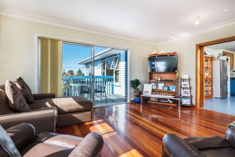 Photo of property in 728 Te Atatu Road, Te Atatu Peninsula, Auckland, 0610