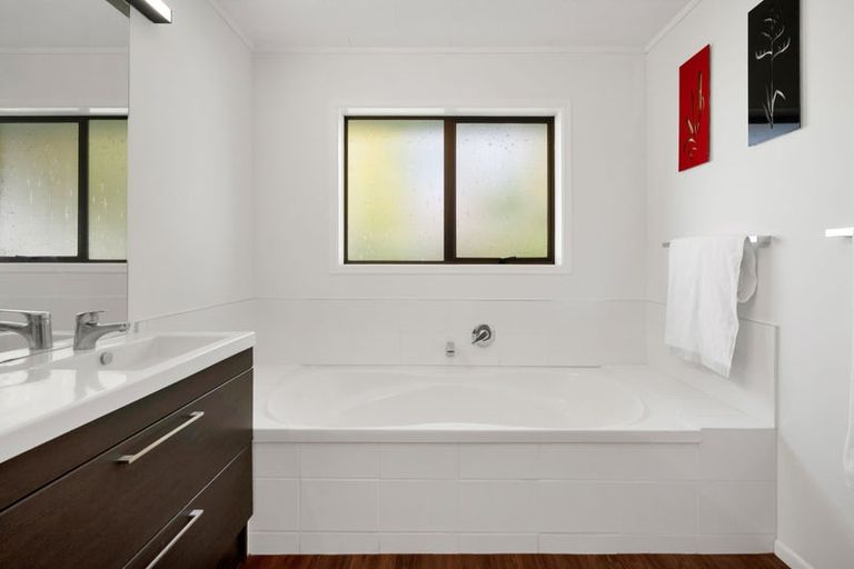 Photo of property in 323 Mangorei Road, Merrilands, New Plymouth, 4312