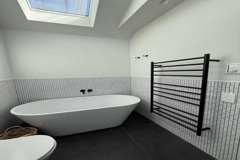 Photo of property in 31 Oakpark Place, West Harbour, Auckland, 0618