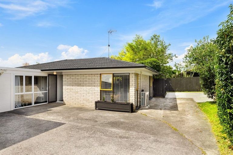 Photo of property in 2/53 Taioma Crescent, Te Atatu Peninsula, Auckland, 0610