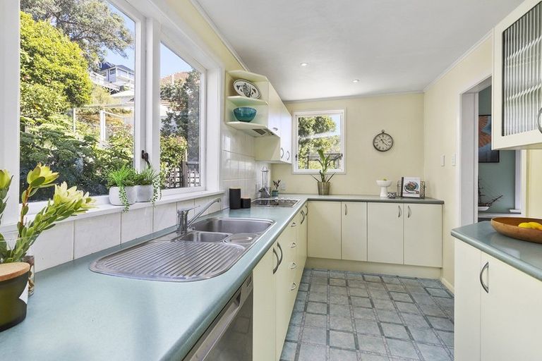 Photo of property in 25 Tai Paku Paku Road, Karaka Bays, Wellington, 6022