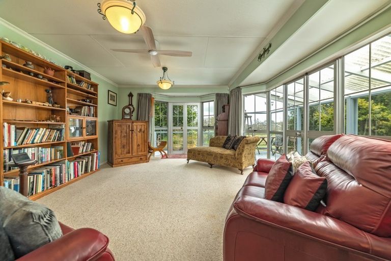 Photo of property in 6 Otira Place, Awapuni, Palmerston North, 4412