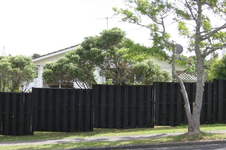 Photo of property in 82 Weatherly Road, Torbay, Auckland, 0630