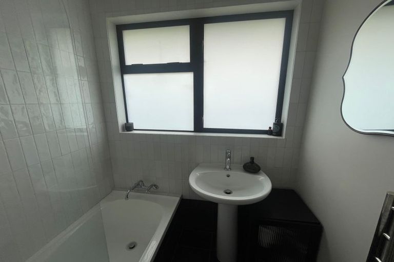 Photo of property in 1 Tulloch Street, Saint Johns Hill, Whanganui, 4500