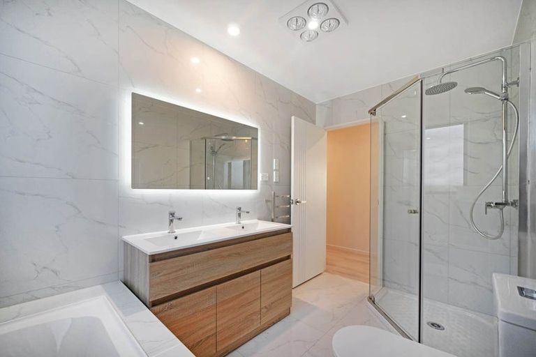 Photo of property in 19 Cronshaw Road, Karaka, 2113