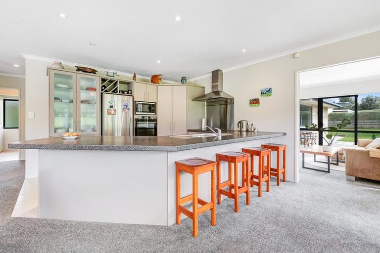 Photo of property in 16 Omana Avenue, Shelly Beach, Helensville, 0874