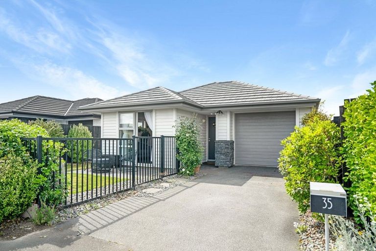Photo of property in 35 Packard Crescent, Halswell, Christchurch, 8025