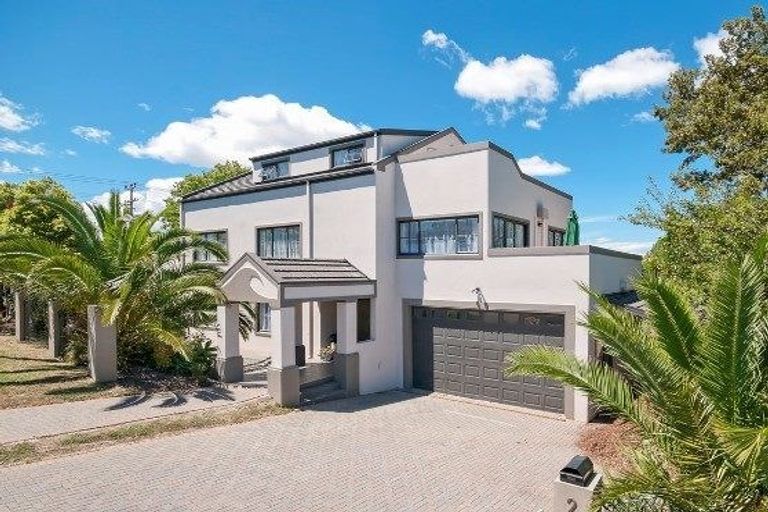 Photo of property in 2 Cyclarama Crescent, Massey, Auckland, 0614