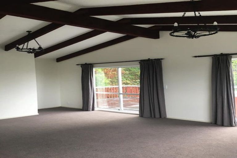 Photo of property in 3 Kerr Grove, Johnsonville, Wellington, 6037