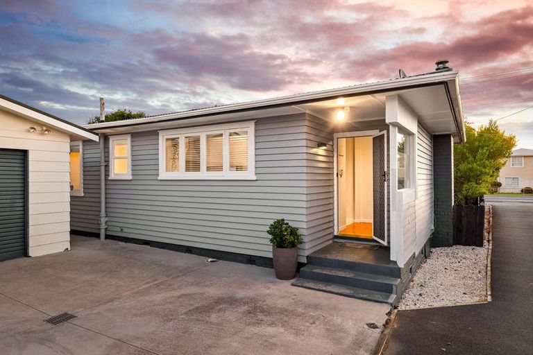 Photo of property in 699 Te Atatu Road, Te Atatu Peninsula, Auckland, 0610