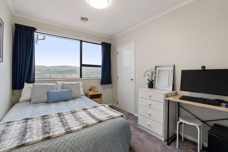 Photo of property in 16 Ordley Grove, Tawa, Wellington, 5028