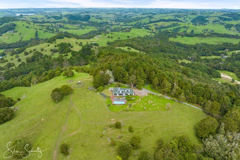 Photo of property in 338 Wairere Road, Waitakere, Henderson, 0782
