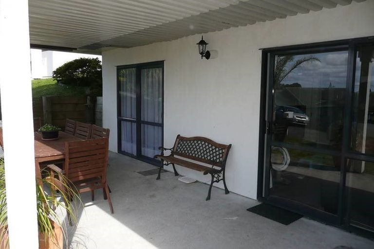 Photo of property in 144 Red Beach Road, Red Beach, 0932