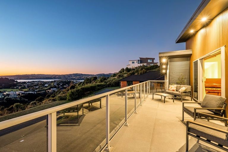 Photo of property in 22 Ships Cove, Whitby, Porirua, 5024