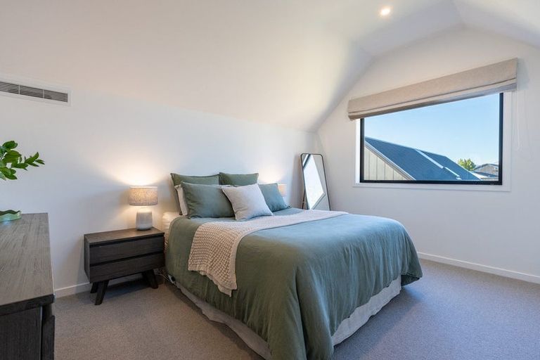 Photo of property in 38 Shelduck Road, Jacks Point, 9371