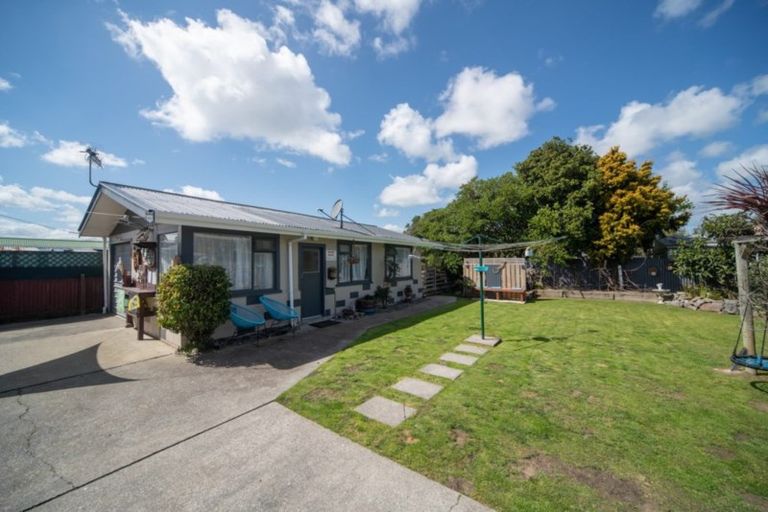 Photo of property in 33 Peters Avenue, Cloverlea, Palmerston North, 4412