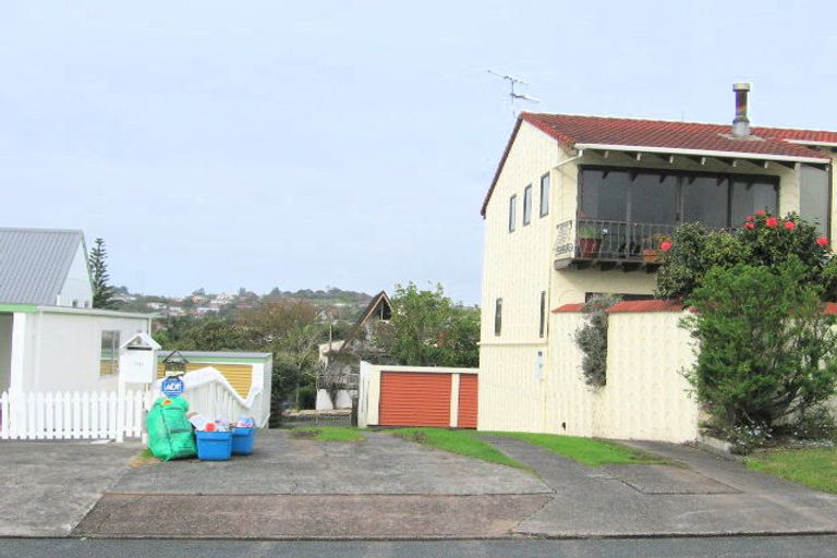 Photo of property in 48 Rosario Crescent, Red Beach, 0932