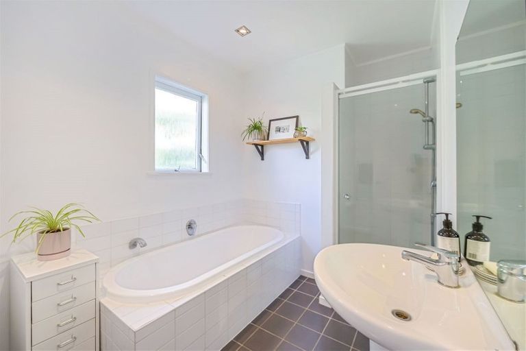 Photo of property in 9 Berne Place, Birkenhead, Auckland, 0626