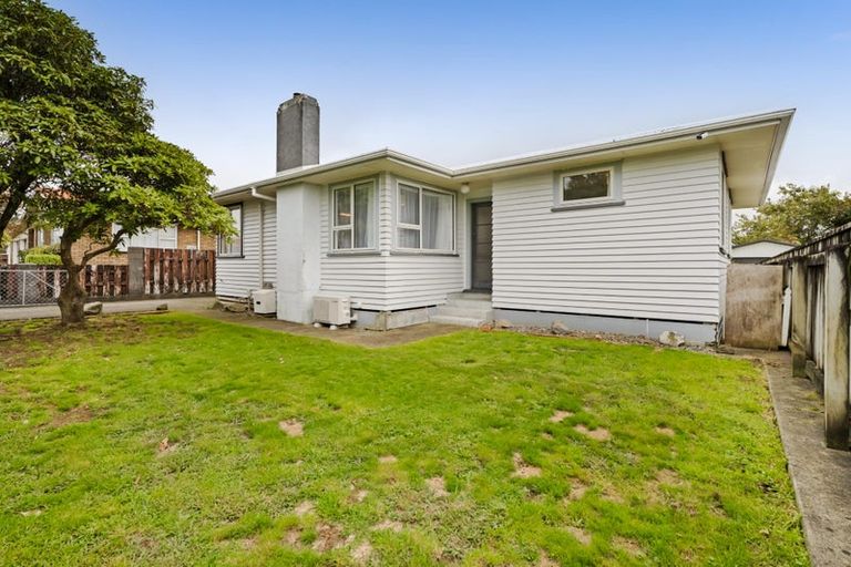 Photo of property in 12 Nikau Street, Inglewood, 4330