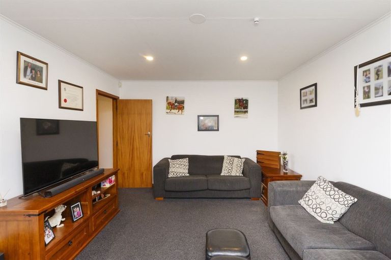 Photo of property in 3 Tararua Terrace, Cloverlea, Palmerston North, 4412