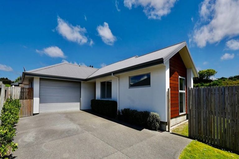 Photo of property in 2 Serenity Crescent, Kelvin Grove, Palmerston North, 4414