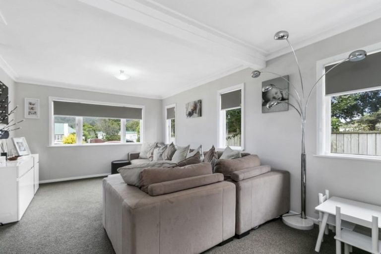 Photo of property in 19 Peel Place, Wainuiomata, Lower Hutt, 5014