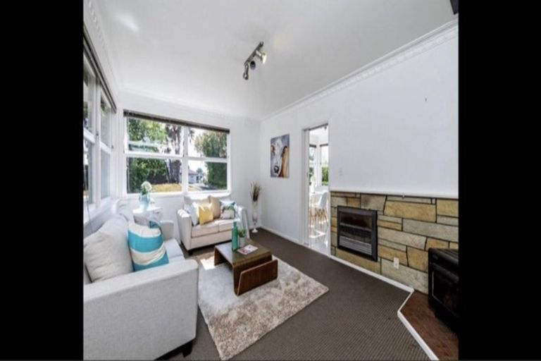 Photo of property in 14 Sunhaven Avenue, Glenfield, Auckland, 0629