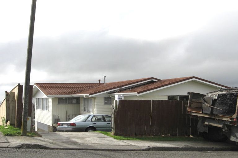 Photo of property in 69 Ruskin Road, Newlands, Wellington, 6037