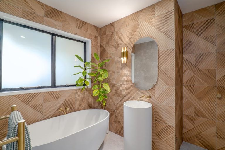 Photo of property in 155 Fendalton Road, Fendalton, Christchurch, 8041