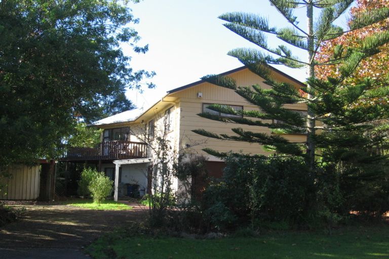 Photo of property in 8 Longfellow Parade, Glen Eden, Auckland, 0604