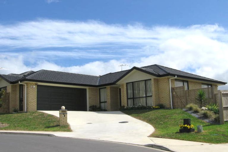 Photo of property in 23 Spoonbill Place, Unsworth Heights, Auckland, 0632