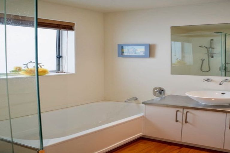 Photo of property in 19f3 Burnham Street, Seatoun, Wellington, 6022