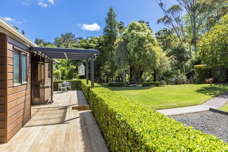 Photo of property in 1074 Peak Road, Helensville, 0875