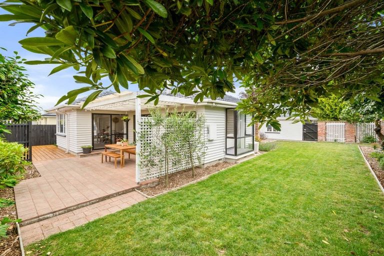 Photo of property in 180 Avonhead Road, Avonhead, Christchurch, 8042