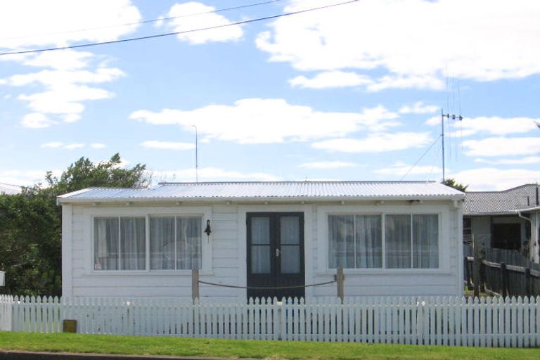 Photo of property in 169 Seabury Avenue, Foxton Beach, Foxton, 4815