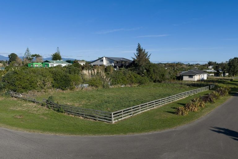 Photo of property in 20 Hokio Road, Hokio Beach, Levin, 5571