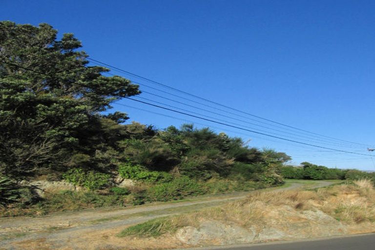 Photo of property in 202 Nevay Road, Karaka Bays, Wellington, 6022